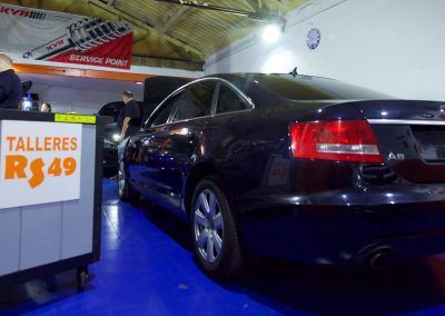 equipo taller de coches confianza trabajando